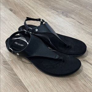 NEW Women’s Dream Pairs T-Strap Sandals